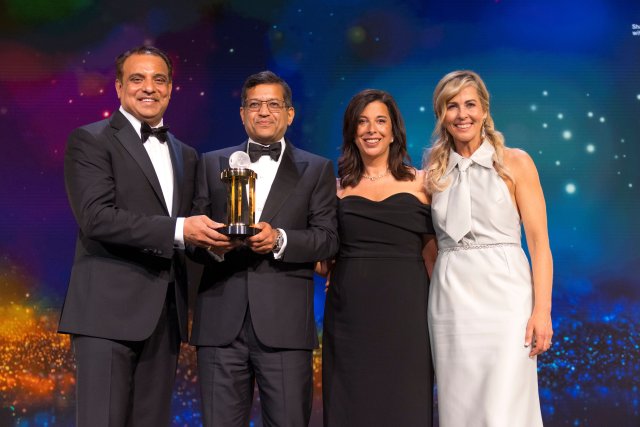 Titul EY Světový podnikatel roku získali Jitendra Mohan, Sanjay Gajendra a Casey Morrison ze Spojených států
