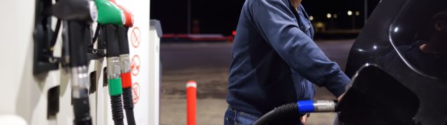 Benzín je v Česku nejlevnější za 3,5 roku a dále zlevní