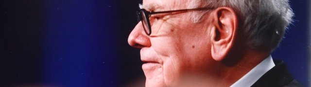 Buffett opět šetří a trhy se bojí. Proč Berkshire sedí na 347 miliardách a neinvestuje?