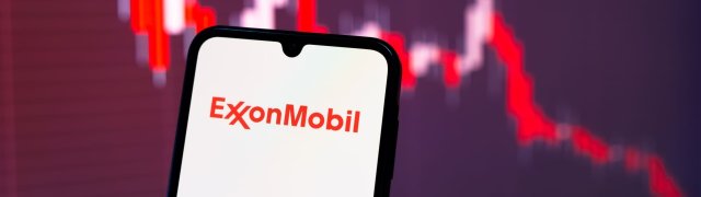 Americkým těžebním firmám ExxonMobil a Chevron klesl čtvrtletní zisk