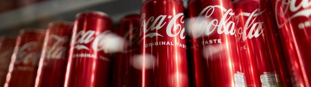 Coca-Cola ve čtvrtletí zvýšila díky vyšším cenám čistý zisk o 30 procent