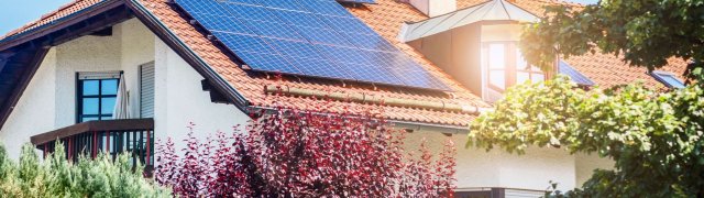 Dotace, výhodný tarif i levnější energie. Spojení tepelného čerpadla a fotovoltaiky se vyplatí