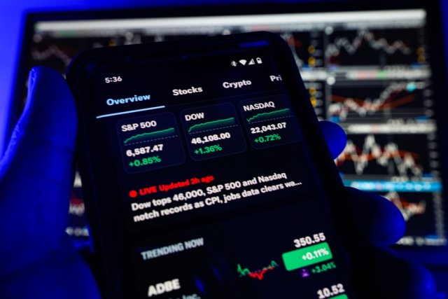 Nasdaq posílil o 1,3 %, S&P 500 přidal 0,8 % a Dow Jones vzrostl o 0,3 %