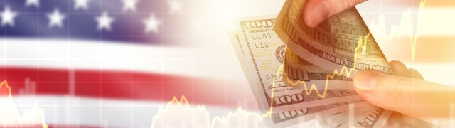 Inflace v USA v březnu klesla na 2,4 procenta, výrazně zlevnil benzin