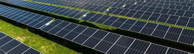 Solárním elektrárnám hrozí kybernetické útoky. Riziko roste u čínských baterií a komponentů