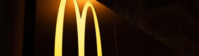 Řetězec restaurací McDonald's mírně zvýšil čtvrtletní zisk i tržby