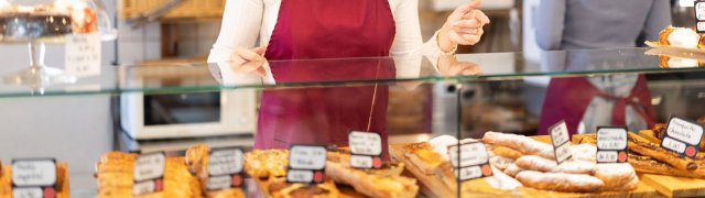 Předvánoční brigády lákají rekordní počet uchazečů, firmy nestíhají pokrýt poptávku