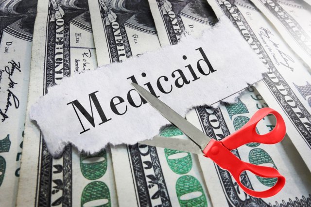 Americká administrativa oznámila, že ukončí program mimořádných dotací pro plány Medicare Part D již po roce 2026