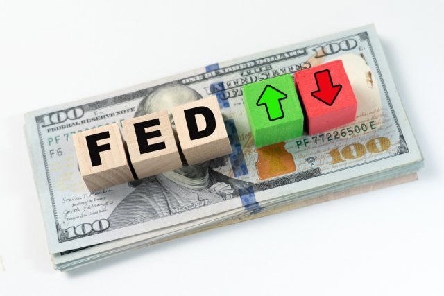 FED ponechal úrokové sazby beze změny v pásmu 3,50–3,75 %