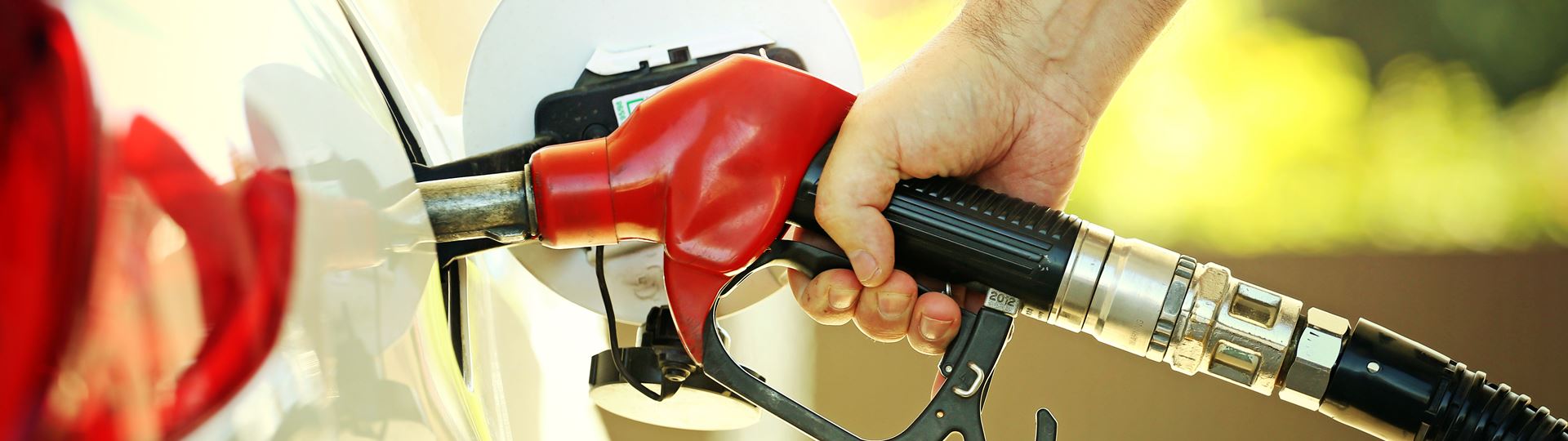 Ceny pohonných hmot se blíží ročním maximům