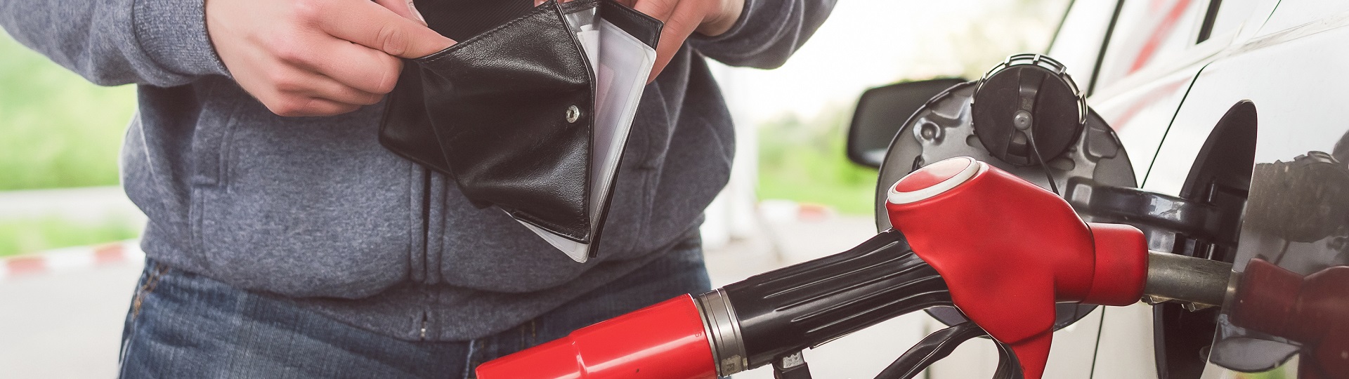 Cena nafty se přibližuje ceně benzínu