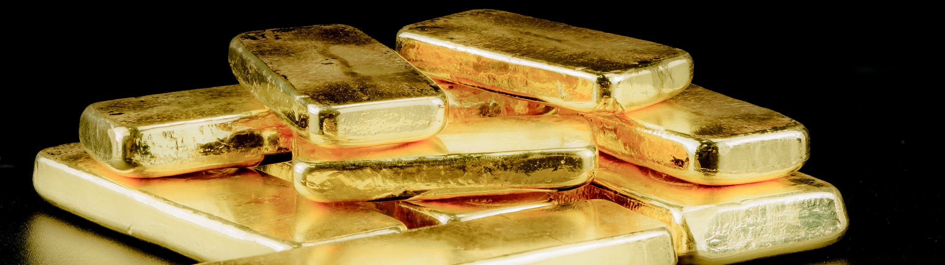 Cena zlata překonala hranici 1 300 dolarů za trojskou unci