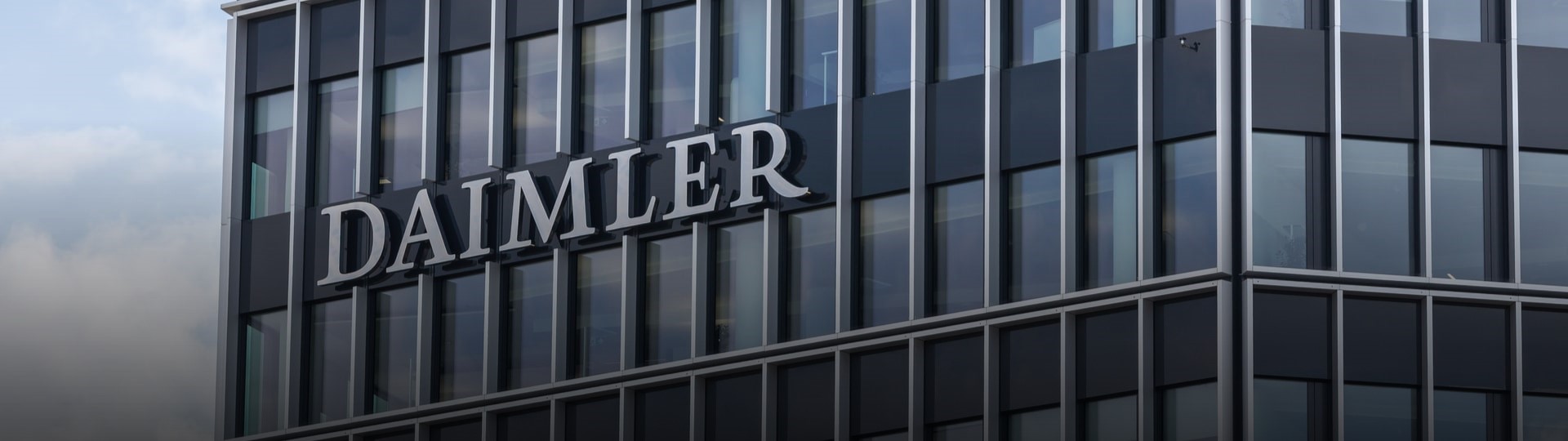 Daimler je zpět v zisku, který vysoko překonal odhady
