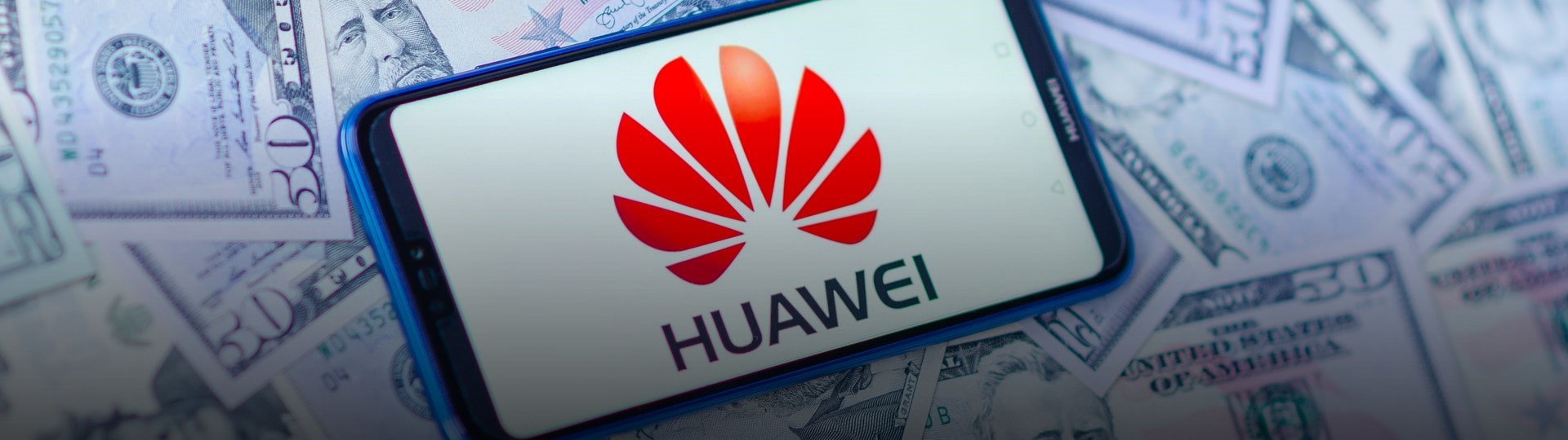 Huawei na nátlak USA prodává divizi levných telefonů Honor