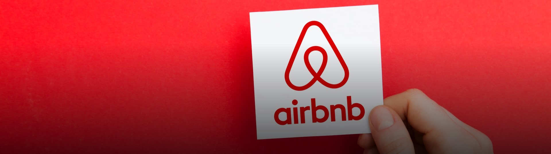 Airbnb před vstupem na burzu prodala akcie dráž, než plánovala