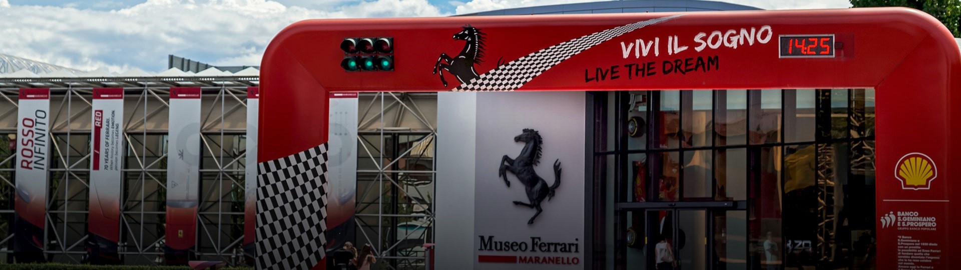 Automobilce Ferrari klesl kvůli pandemii zisk i tržby
