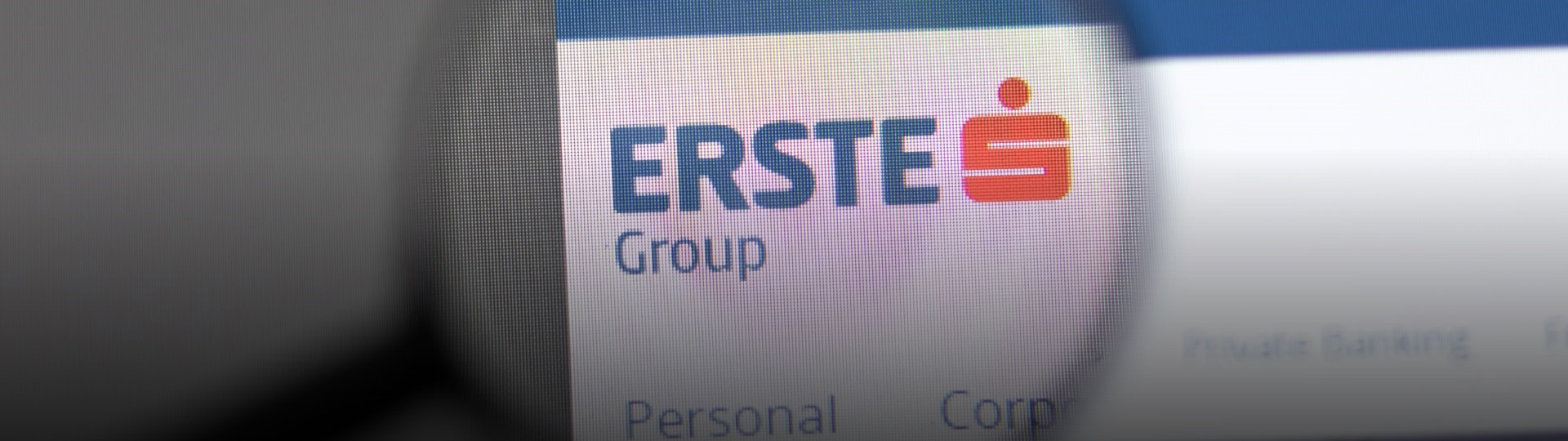 Skupině Erste Group, která vlastní Českou spořitelnu, klesl zisk o 47 procent