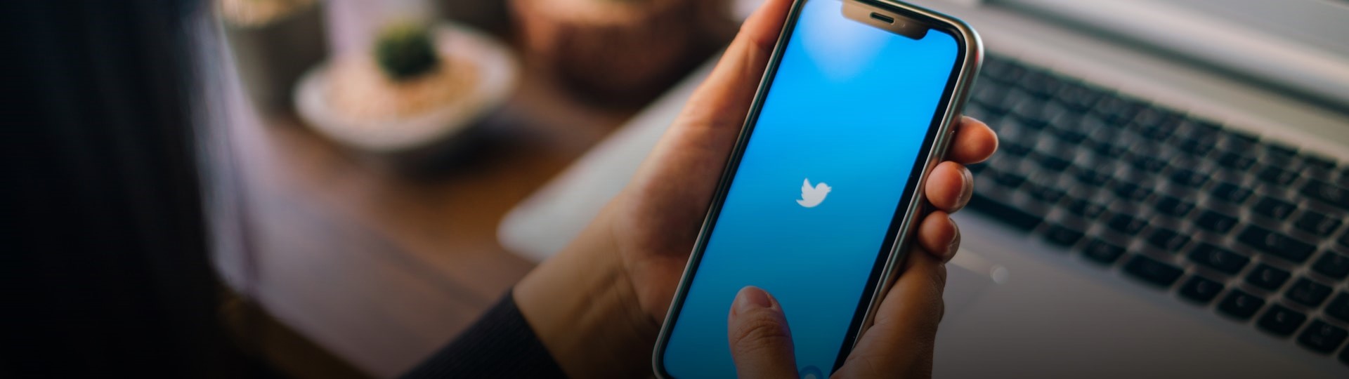 Ruský úřad hrozí Twitteru pokutou za to, že nemaže závadný obsah