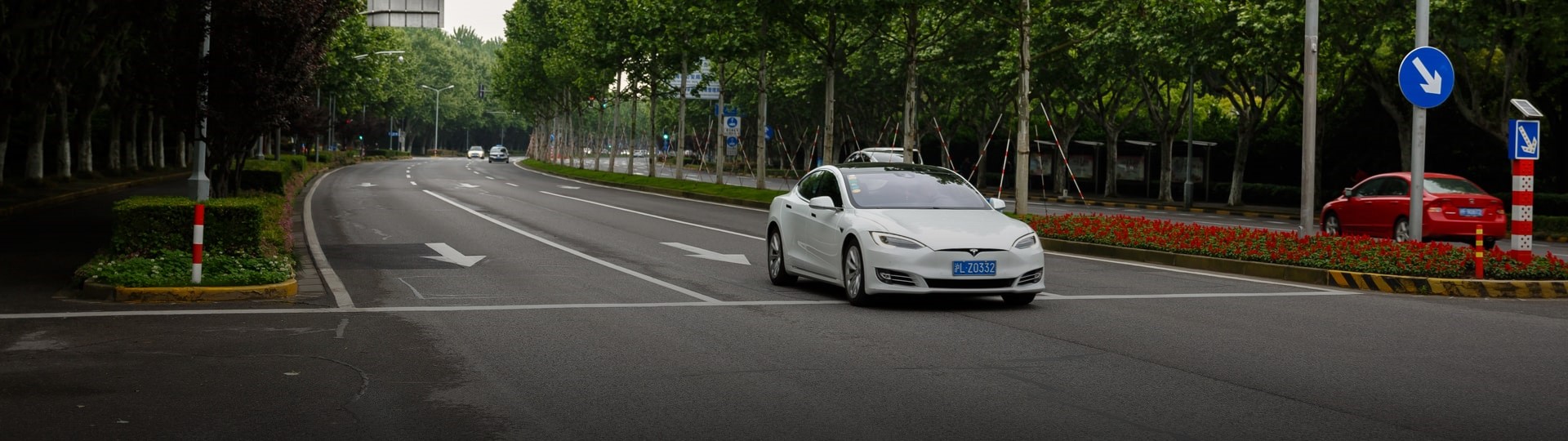 Vozy Tesla nemohou v Číně k vojenským objektům