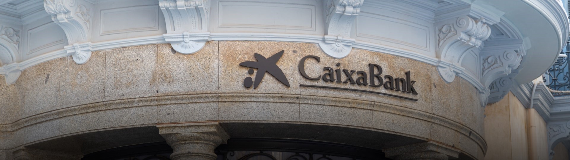 Největší španělská banka Caixabank zruší 8300 míst a zavře přes 1500 poboček
