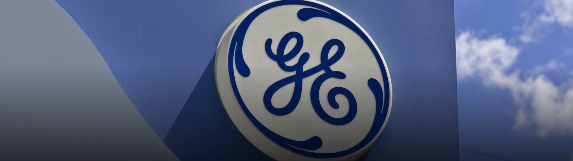 Průmyslový konglomerát General Electric se ve čtvrtletí propadl do ztráty