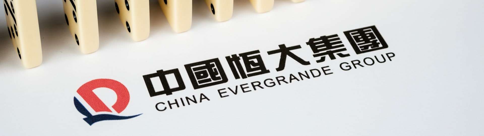 Burza v Hongkongu zastavila obchodování s akciemi zadlužené firmy Evergrande
