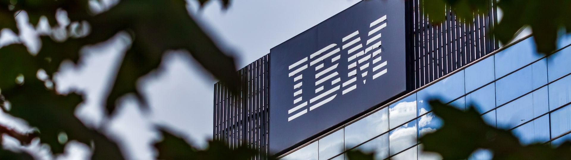 IBM pozastavuje činnost v Rusku