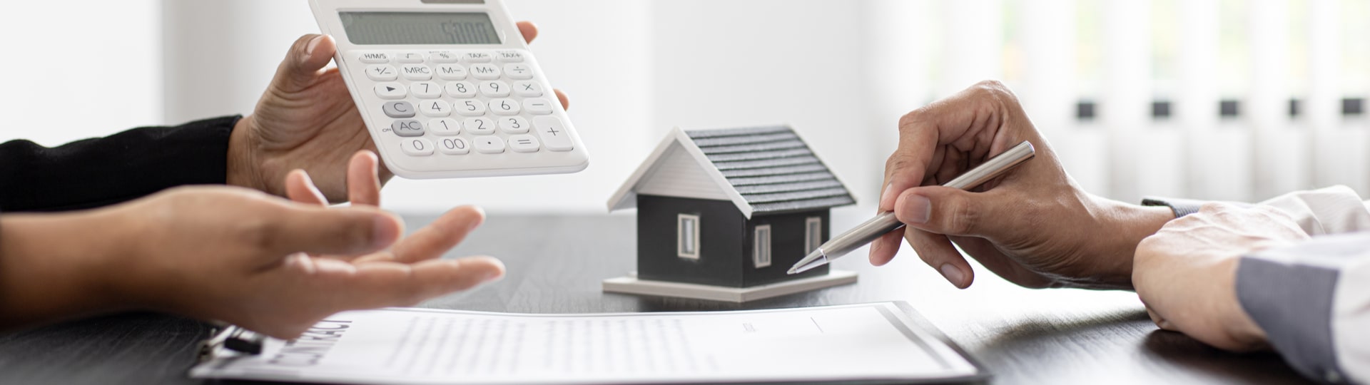 Drahé hypotéky mohou vést ke snížení reálných cen nemovitostí