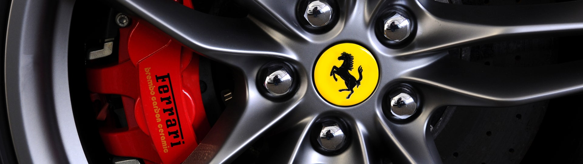 Ferrari uvede na trh první sportovně-užitkový vůz