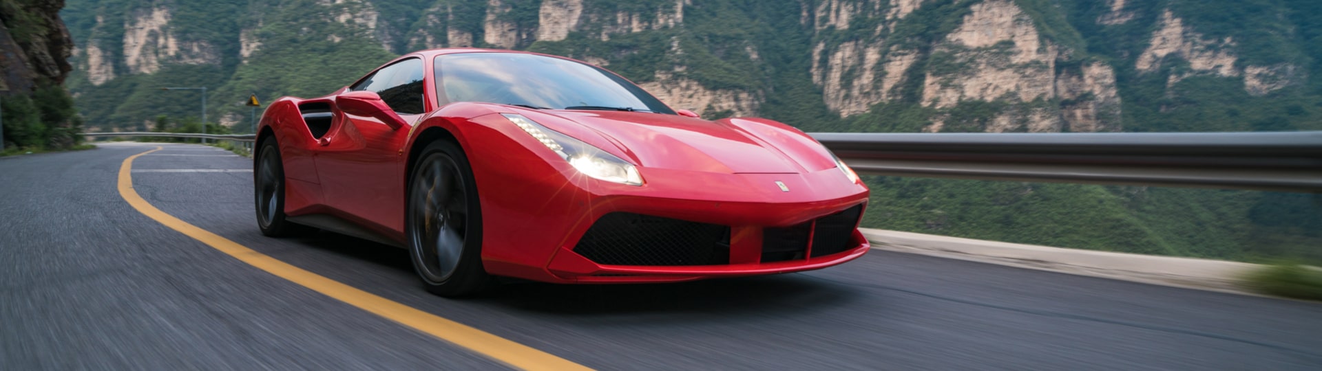 Ferrari svolává ke kontrole přes 2200 vozidel