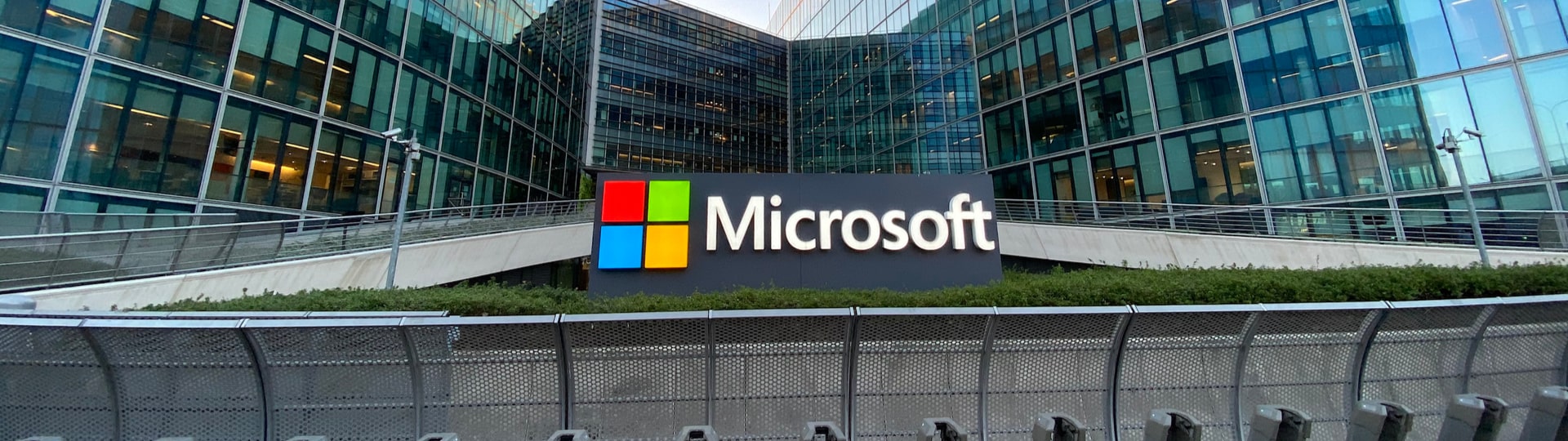 Microsoft zhoršil výhled zisku a tržeb