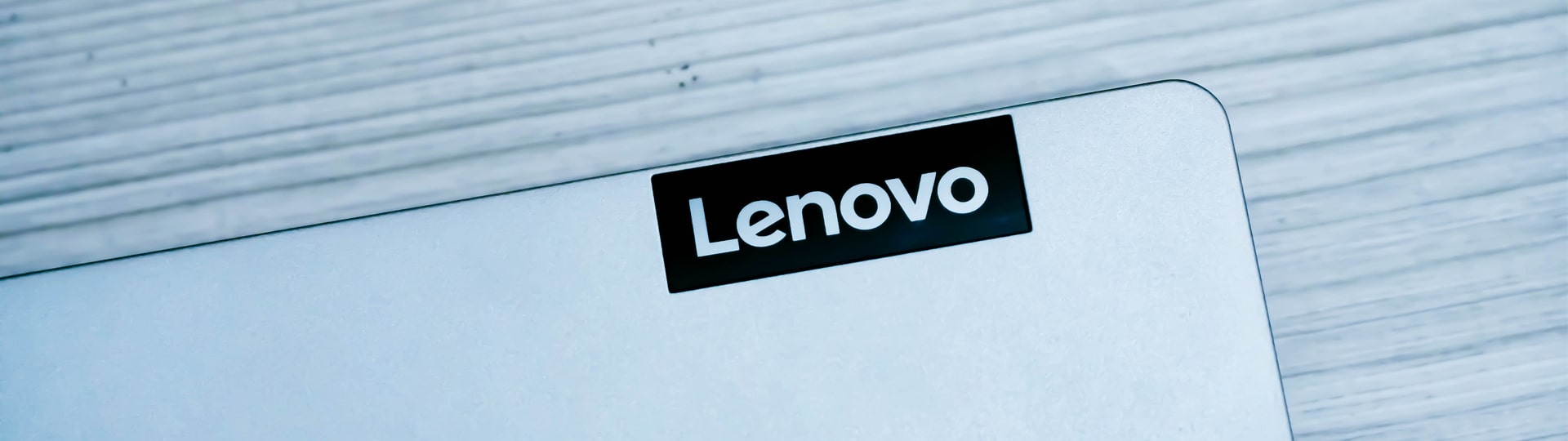 Výrobce počítačů Lenovo zvýšil tržby nejméně za devět čtvrtletí