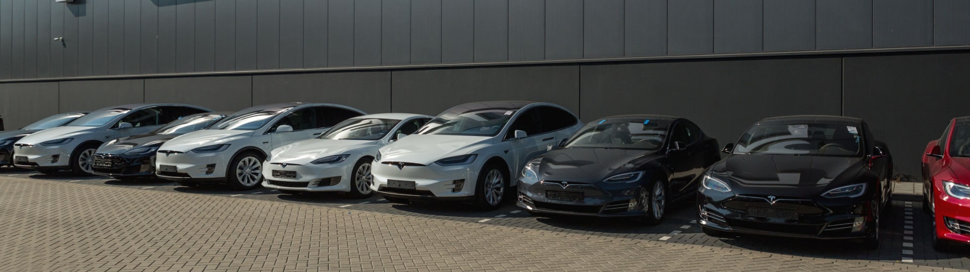 Tesla dodala ve čtvrtletí na trh 405.278 vozů