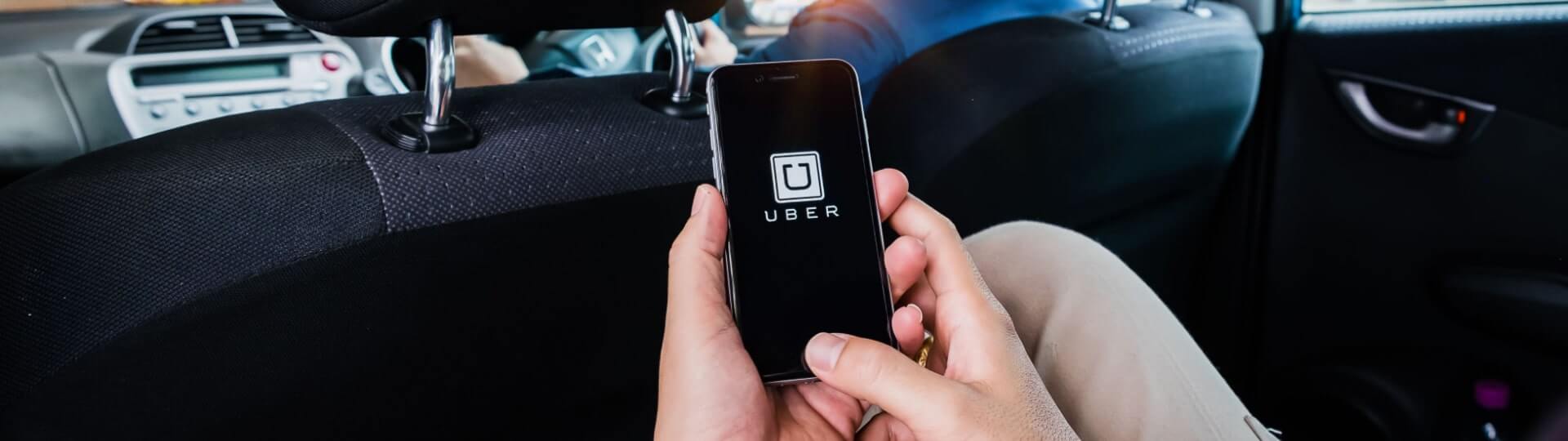 Uber zvýšil čtvrtletní tržby téměř o polovinu