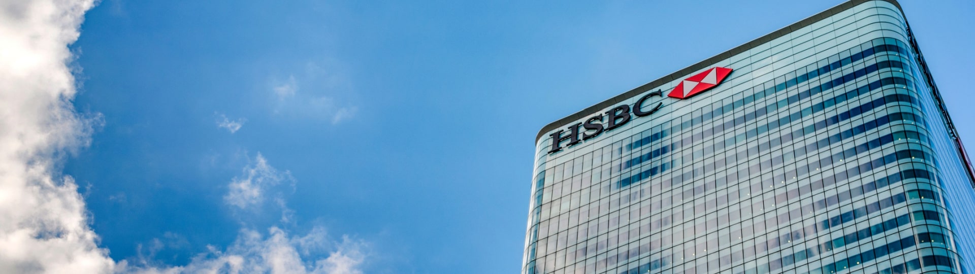 Banka HSBC téměř zdvojnásobila zisk