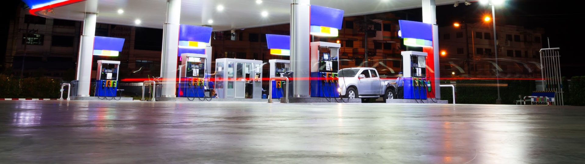 Ceny benzínu a nafty klesají. V průběhu července však opět začnou růst