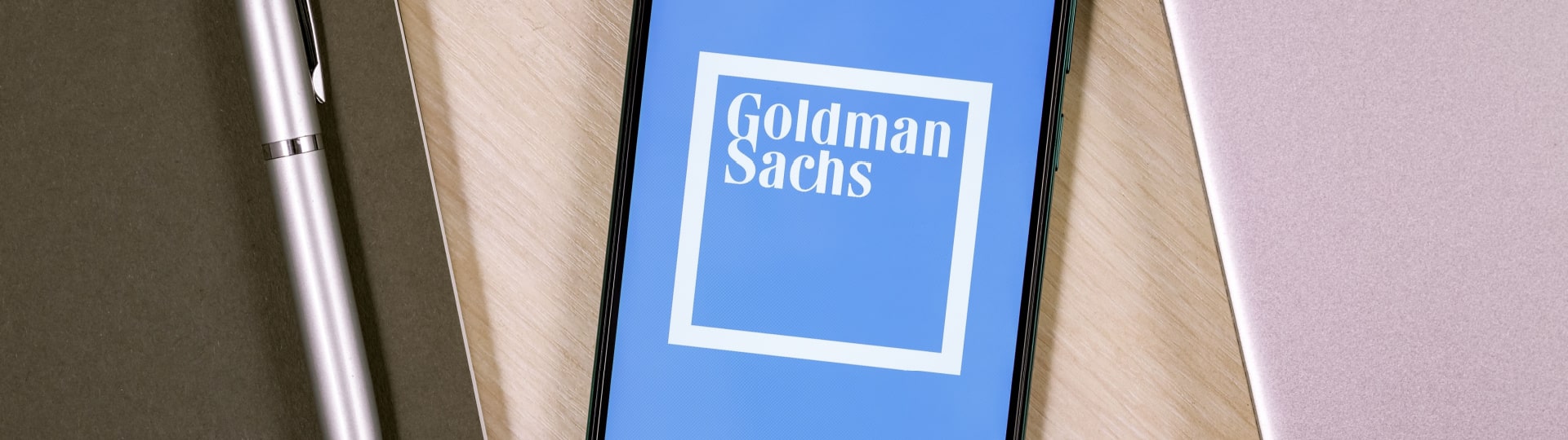 Goldman Sachs má o 62 procent nižší zisk