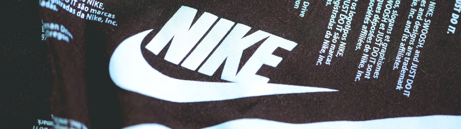 Firmě Nike za třetí čtvrtletí klesl zisk o pět procent