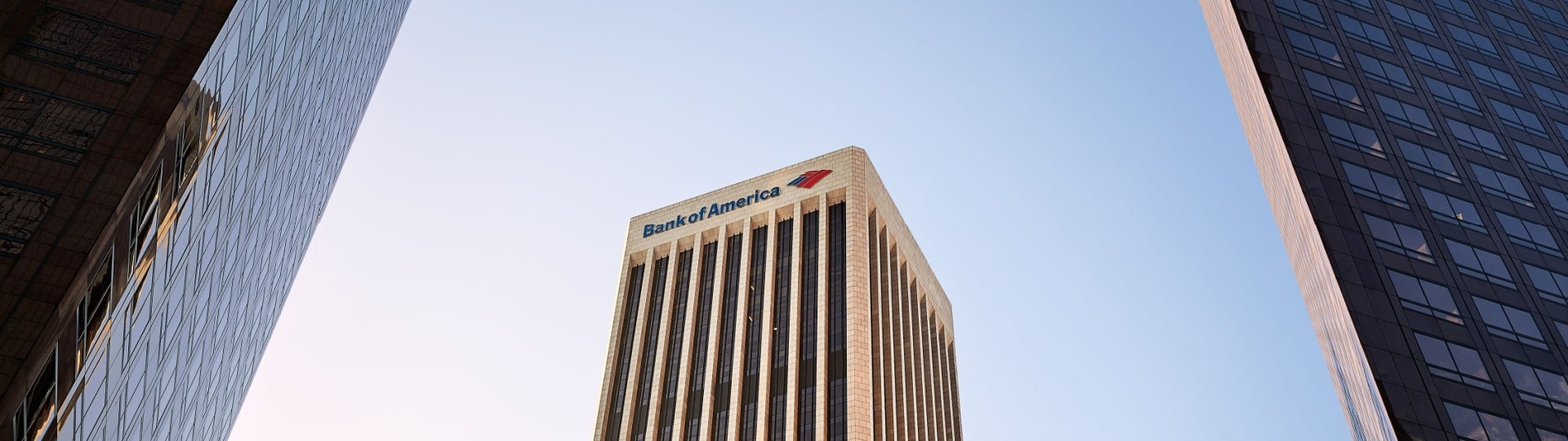 Zisk Bank of America ve čtvrtletí klesl